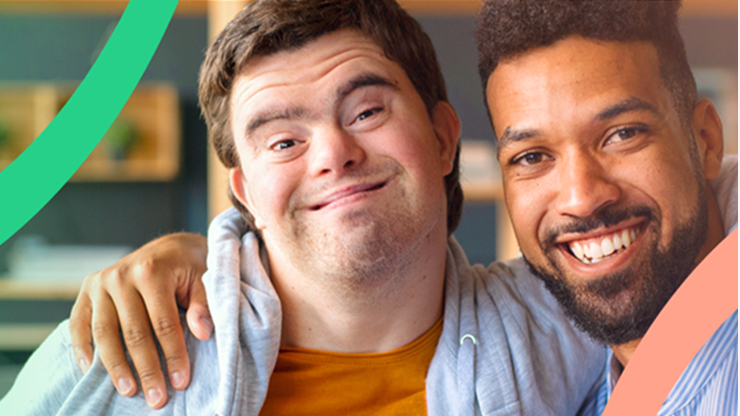 Zwei lächelnde Personen